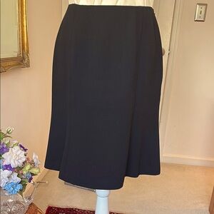 Dana Bachman Black Knee-length Flaired Skirt 6P